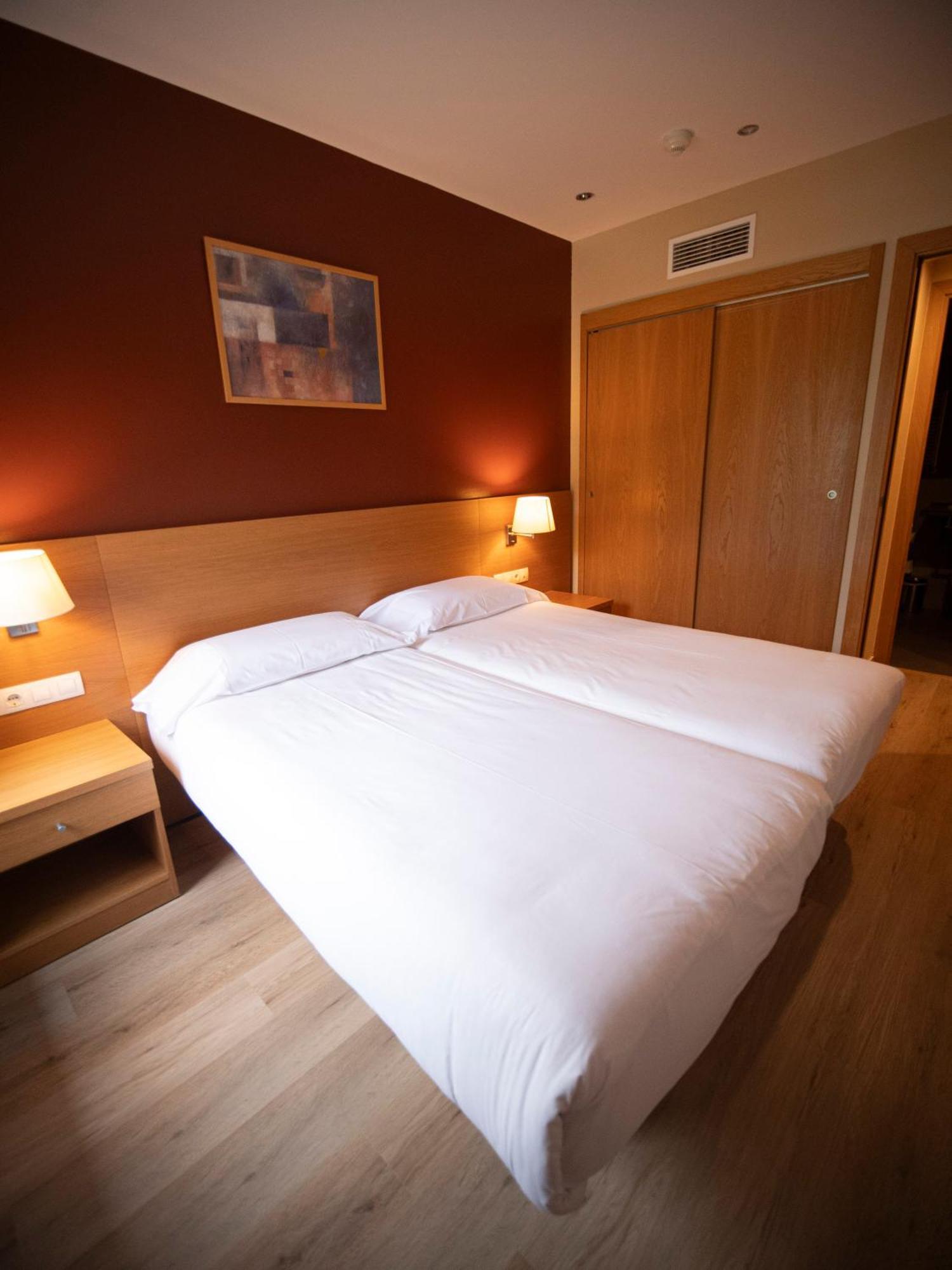 Aparthotel Siente Boi & Spa Pla de l'Ermita Extérieur photo