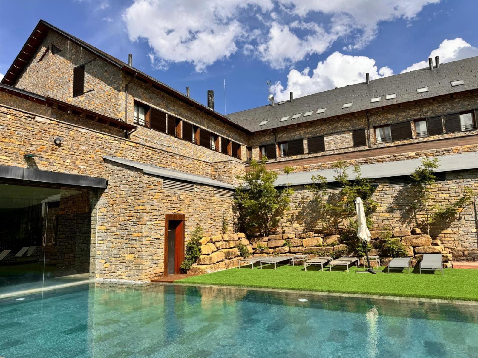 Aparthotel Siente Boi & Spa Pla de l'Ermita Extérieur photo