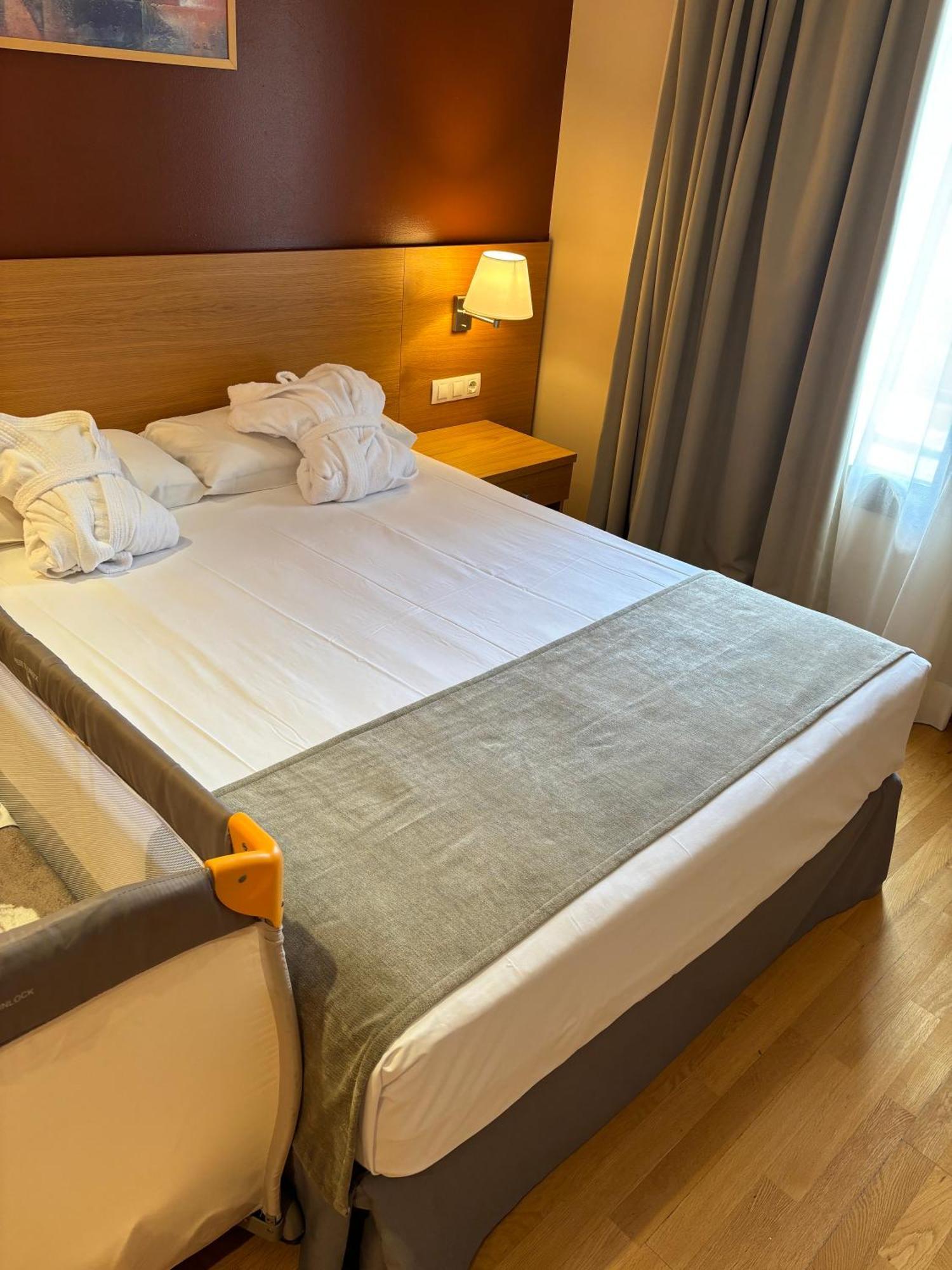 Aparthotel Siente Boi & Spa Pla de l'Ermita Extérieur photo