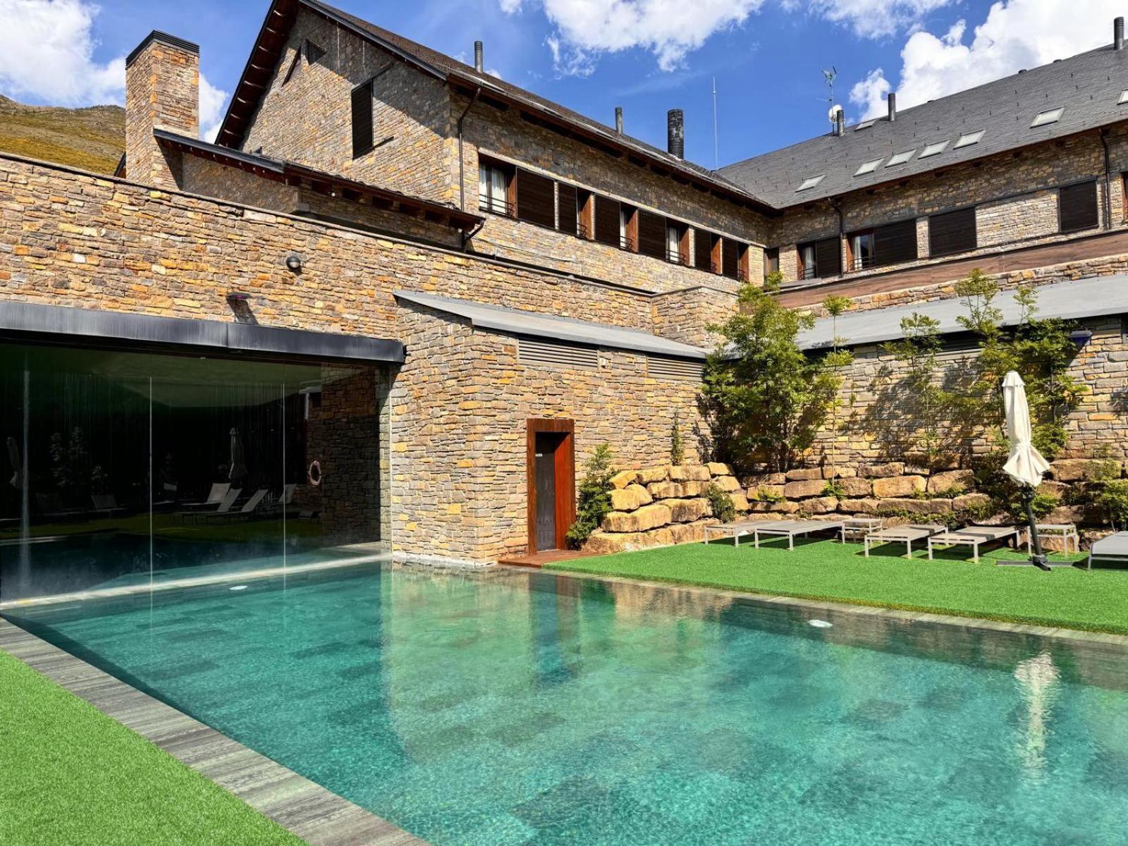 Aparthotel Siente Boi & Spa Pla de l'Ermita Extérieur photo